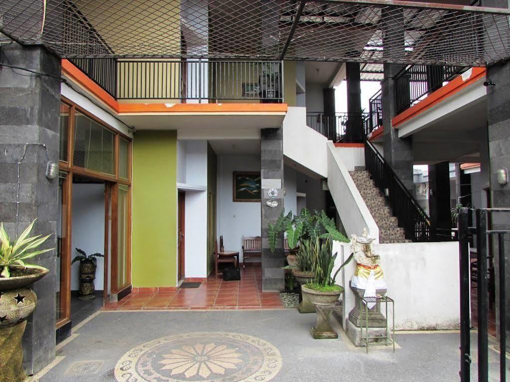 Seruni Guest House Denpasar Kültér fotó